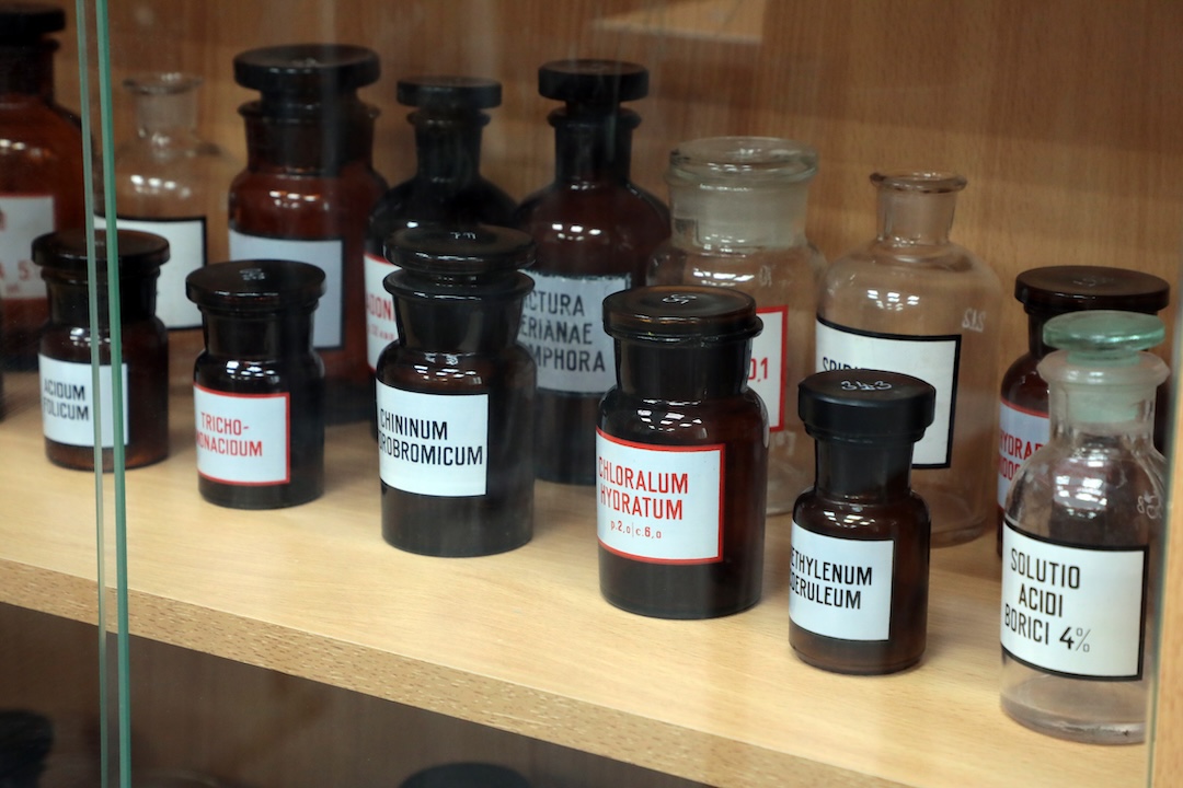 Фармация (Фармацевт) 